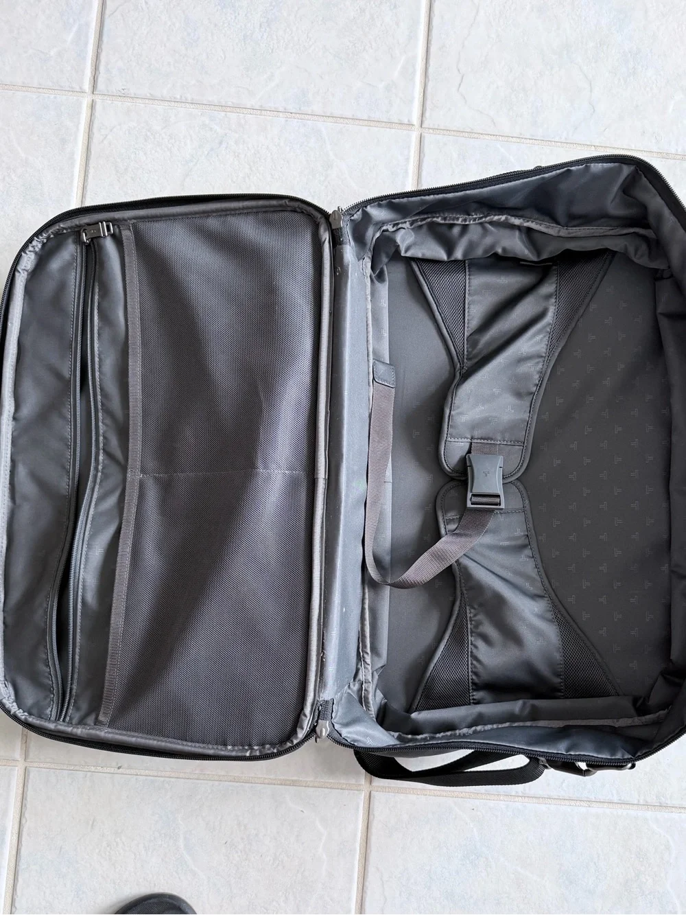 TUMI Alpha 2 T-Pass Expandable Organizer Laptop Briefcase 26145D2 Black Ballisti
